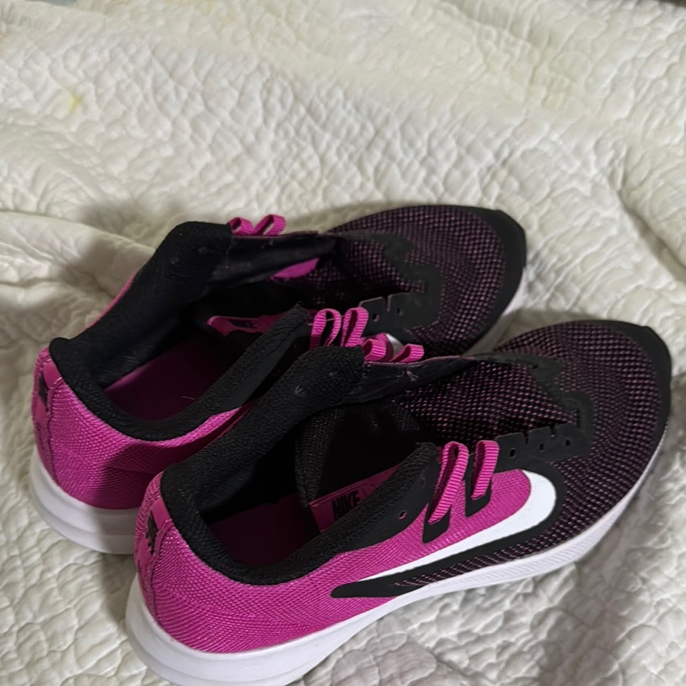 Nike Black and Pink Athletic Sneakers with Breathable Mesh